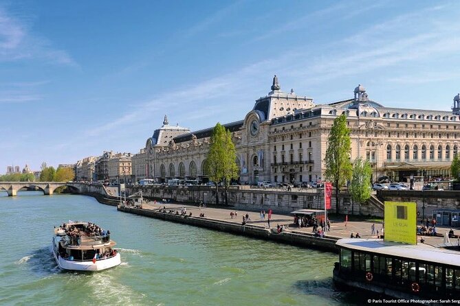 Paris 1 Hour Seine River Cruise Tour and Optional Macaron Tasting - Accessibility and service animal support