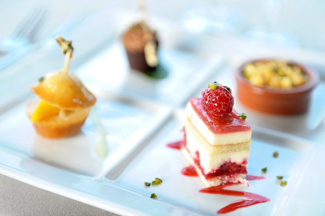 Paris 3-Course Gourmet Dinner and Sightseeing Seine River Cruise - Who should book this Seine dinner cruise (and who should think twice)