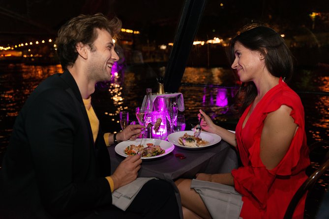 Paris 3-Courses Gourmet Dinner Seine River Cruise with Champagne - Eiffel Tower and the Île aux Cygnes Statue of Liberty