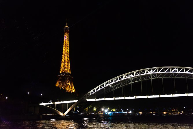 Paris 3-Courses Gourmet Dinner Seine River Cruise with Champagne - Meal on the water: Champagne and a real 3-course dinner