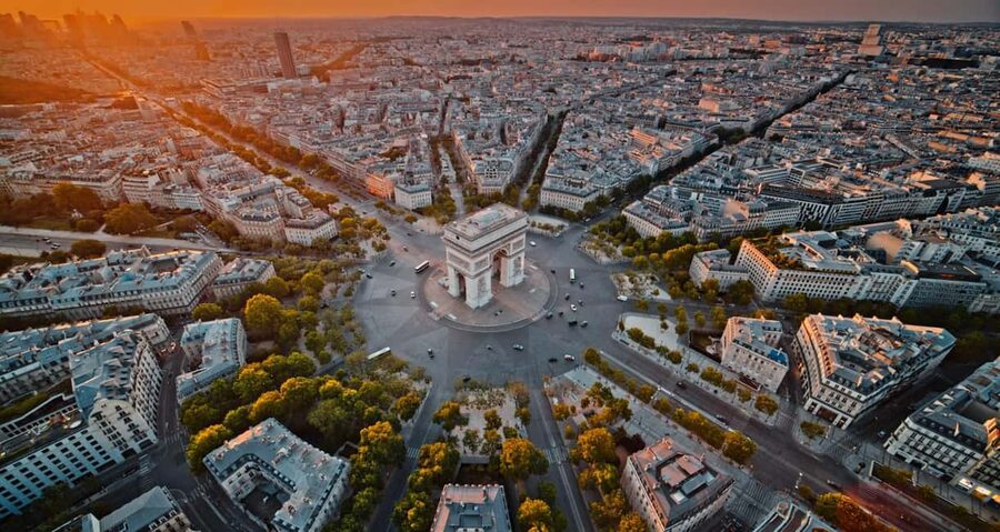 Paris: Arc de Triomphe Entry & 24-Hour Seine River Cruise - The Tomb of the Unknown Soldier and the eternal flame