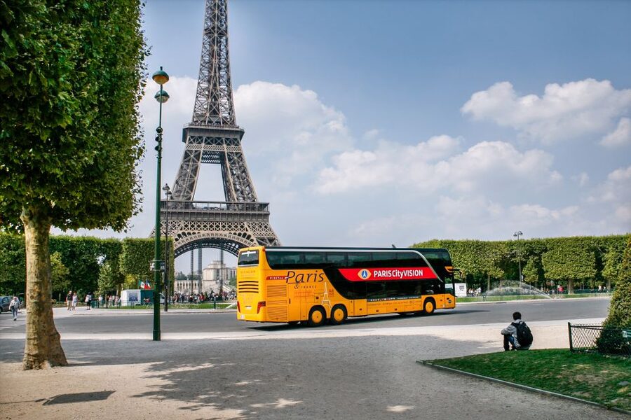 Paris: Audio-Guided Bus Tour & Seine River Cruise - The tablet features: 3D reconstructions and before/after views