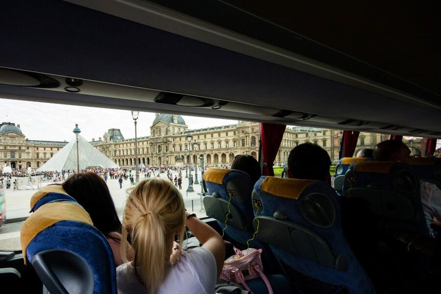 Paris: Audio-Guided Bus Tour & Seine River Cruise - Audio on handsets: clear when it works, annoying when it doesn’t