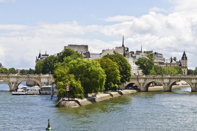 Paris by Night 2-hour Private Tour with Scenic Seine River Cruise - Latin Quarter lantern-walk: Sorbonne, Saint Severin, and bookish Paris