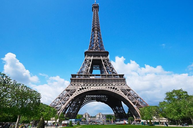Paris by Rail with Sightseeing Bus and River Cruise - Champs-Élysées and Place de la Concorde: the grand Paris walk-by