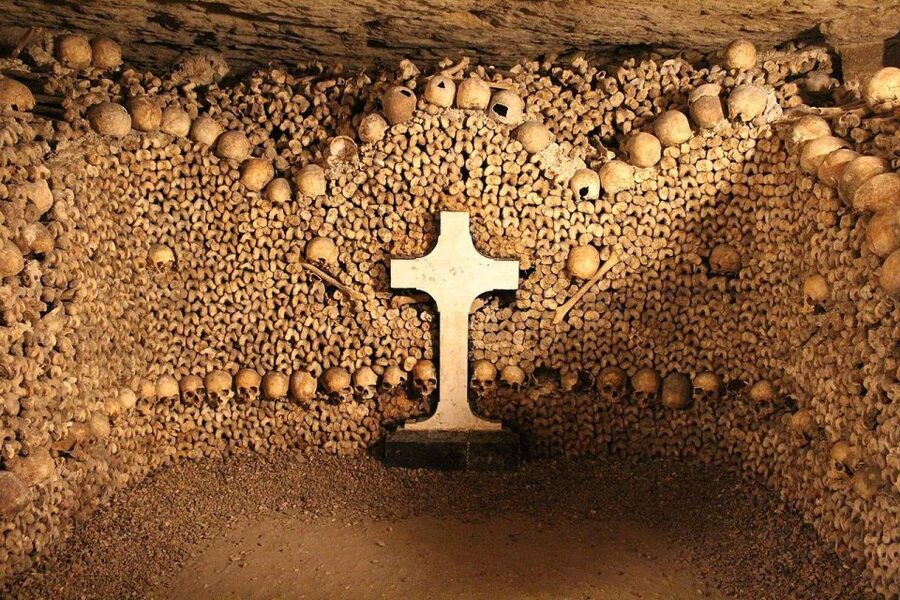 Paris: Catacombs Entry & Seine River Cruise with Audio Guide - Stairs, narrow tunnels, and the 14°C reality check