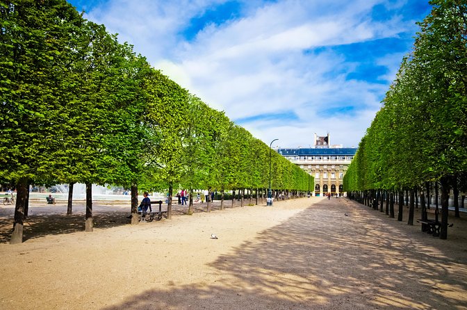 Paris City Tour by Coach with Sightseeing Seine River Cruise - Picking the best time slot: daytime vs Eiffel evening photos