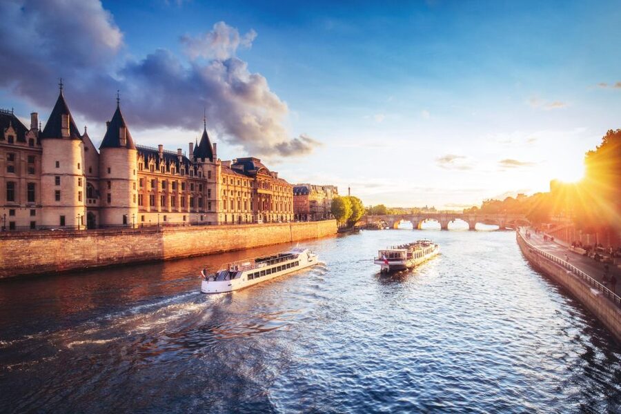 Paris: Disneyland Paris Entry Ticket and Seine River Cruise - One Day, Two Parks, One Calm Seine Ride