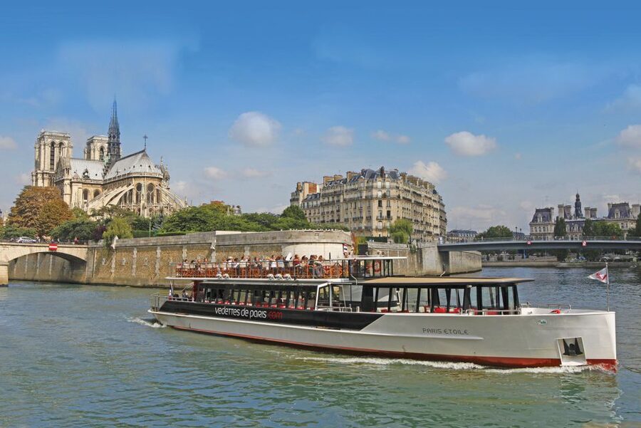 Paris: Eiffel Tower Tour & Seine River Cruise Tour - Before you reach the tower: how the guide sets up your Eiffel Tower experience