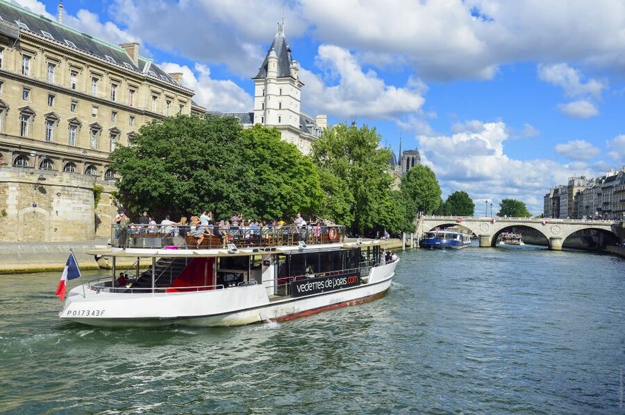 Paris: Eiffel Tower Tour & Seine River Cruise Tour - What you learn from the guide (and why good guiding matters here)