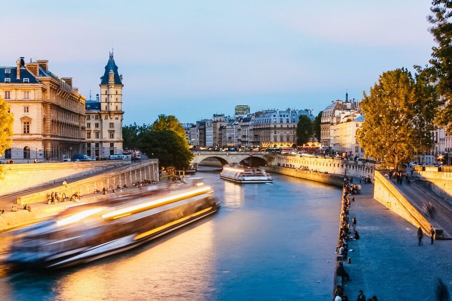 Paris: Illuminated Evening River Cruise & Waffle Tasting - Seine at Night: Why this 1-hour cruise feels like the perfect first pick