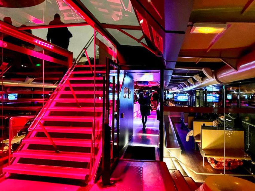Paris: Illuminated Evening River Cruise & Waffle Tasting - The waffle stop at Trocadéro: what it is and how it changes your night