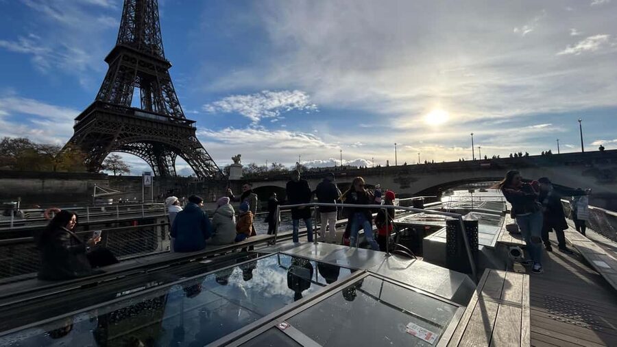 Paris: Illuminations River Cruise with Audio Commentary - Top Deck vs. Lower Deck: Where You’ll Want to Stand
