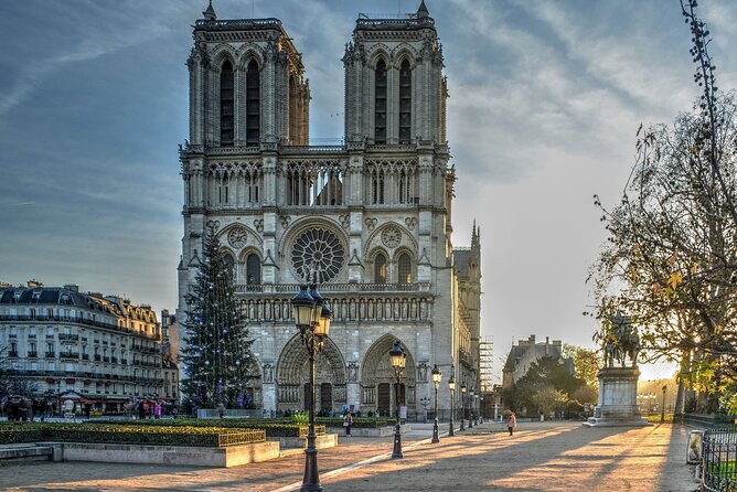 Paris Latin Quarter Walking Tour plus Seine River Cruise Option - Shakespeare and Company: bookshop vibes and classic Paris texture