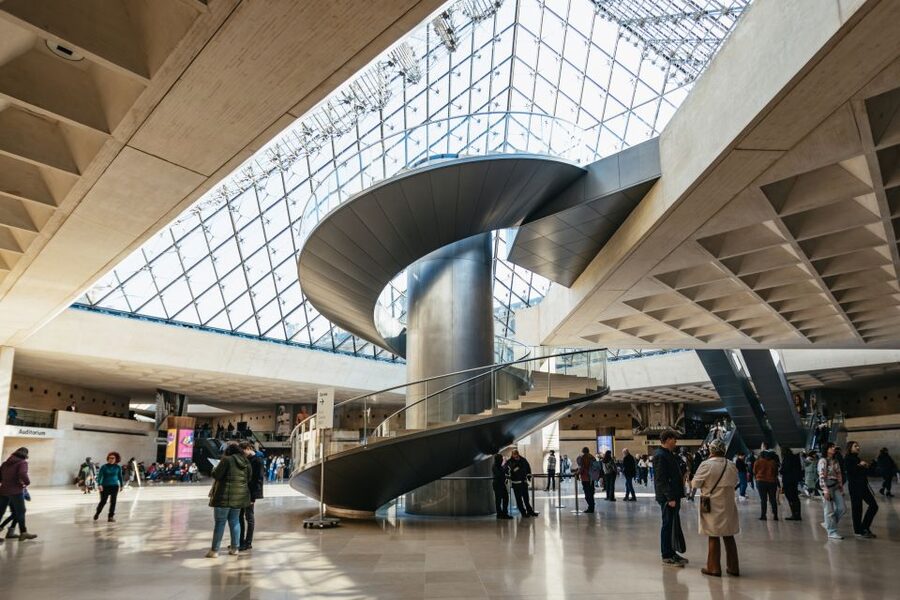 Paris: Louvre Museum Entry Ticket With Host and River Cruise - Host-coordinated Louvre entry at Benlux: what it really means