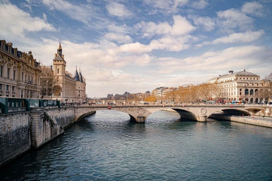 Paris: Louvre Museum Entry Ticket With Host and River Cruise - Walking Paris logistics: where time can slip away