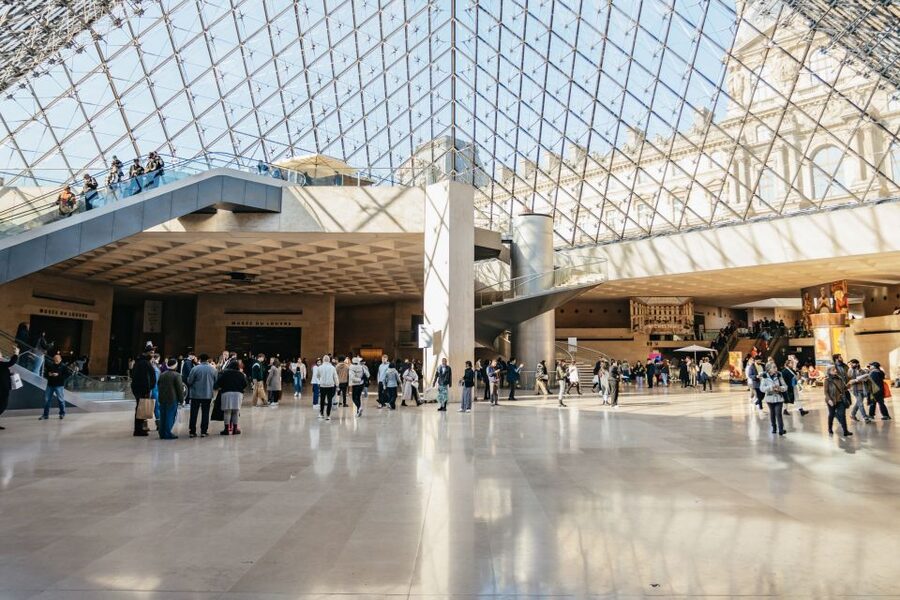 Paris: Louvre Museum Entry Ticket With Host and River Cruise - Who should book this Louvre + Seine bundle