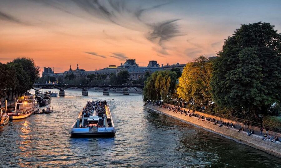 Paris: Louvre Museum & River Cruise Priority Access Tickets - Seine cruise time: what you’ll actually see from Bateaux Parisiens