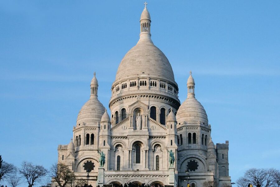 Paris: Montmartre Private Guided Tour & River Cruise Option - Place du Tertre: Artists at work, and a real place to pause