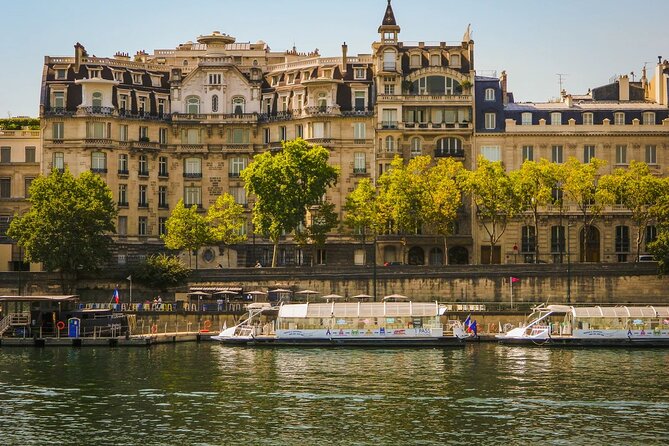 Paris - One Hour Seine River Cruise with Recorded Commentary - Audio commentary that’s easy to follow (and what to watch for)