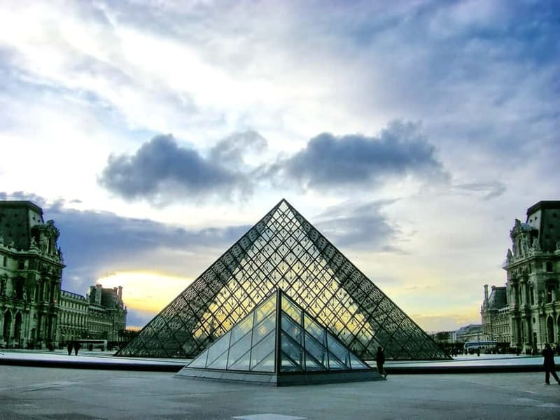 Paris: private city tour with seine river cruise - Palais-Royal gardens with birds: the family moment that feels like Paris magic