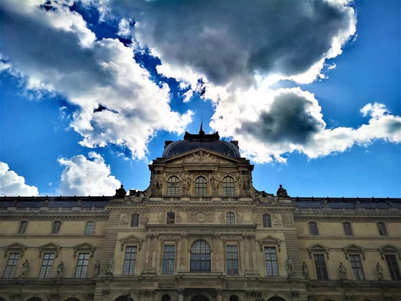 Paris: private city tour with seine river cruise - Meeting at Louvre-Rivoli: a clean start point and an easy finish