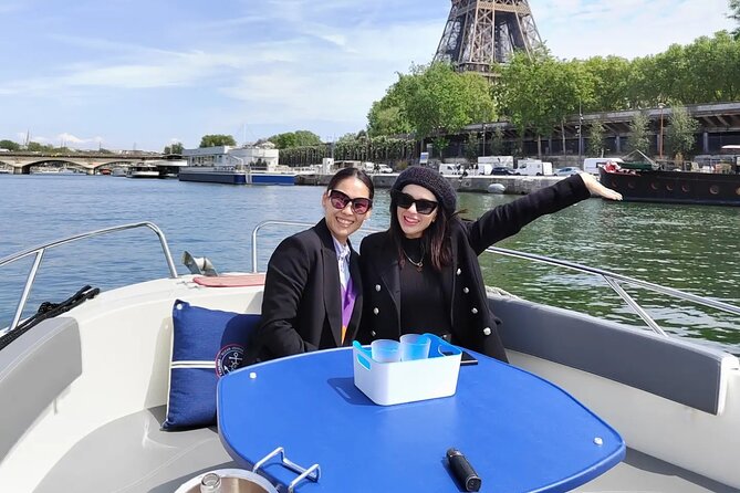Paris Private Seine River Cruise with your Captain Guide - Saint-Germain Island: the calm start before the big Paris sights