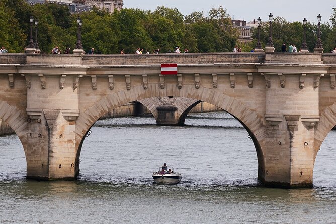 Paris Private Seine River Cruise with your Captain Guide - Statue of Liberty at Grenelle: a fun Paris oddity you’ll remember