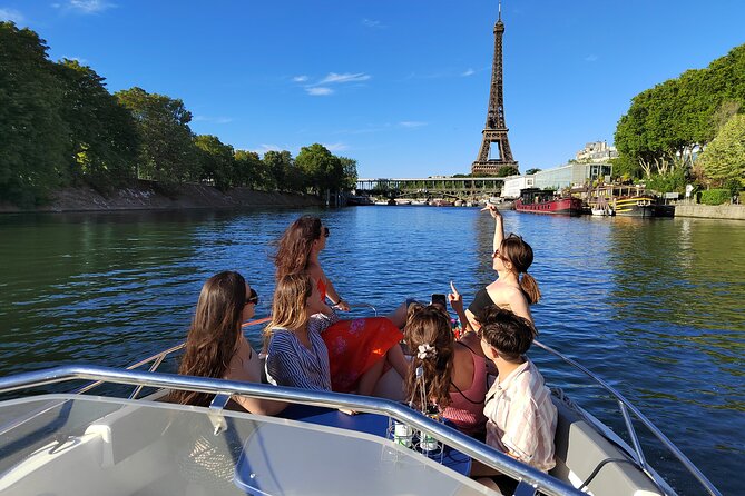Paris Private Seine River Cruise with your Captain Guide - Eiffel Tower in motion: how the river gives you multiple looks