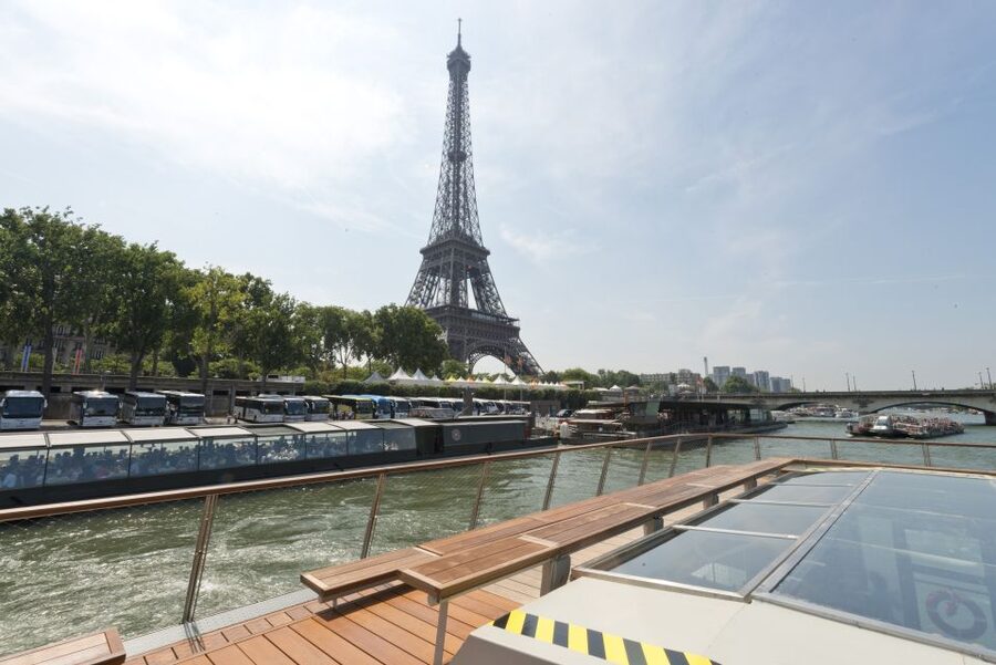 Paris: Seine River Cruise and 3-course Bistro Lunch - On the water: how the Seine cruise delivers Paris landmarks