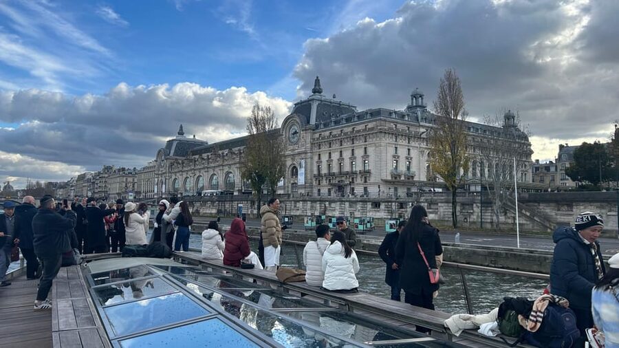 Paris: Seine River Cruise and 3-course Bistro Lunch - Audio guide in 11 languages: use it like a shortcut