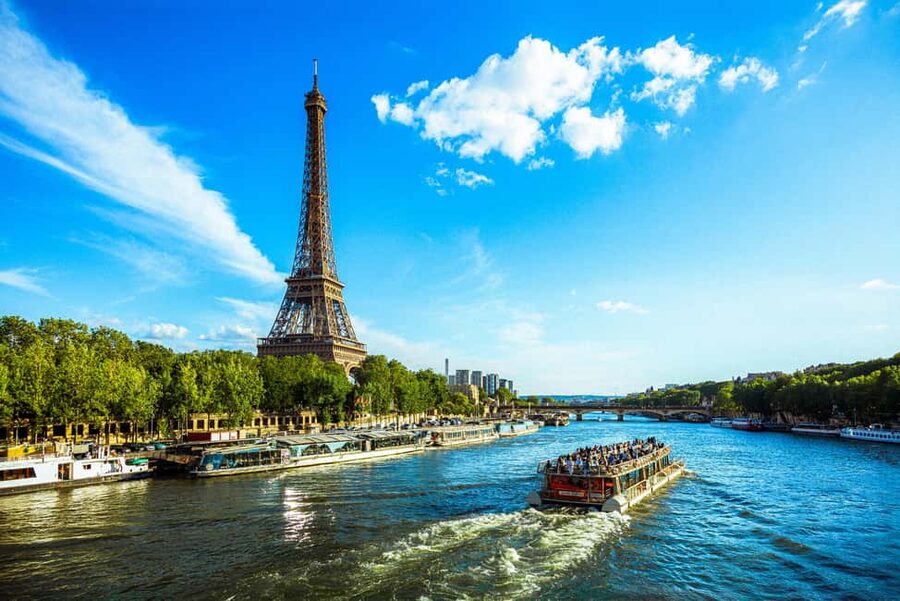 Paris: Seine River Cruise & Eiffel Tower Visit - How the English Guide Improves Your Time (and Your Photos)