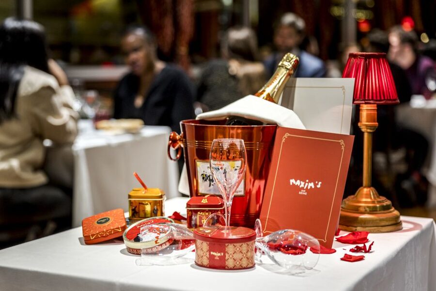 Paris: Seine River Cruise with 3-Course Dinner & Live Music - Two sailing times: how 6:45 vs 9:15 changes the whole night