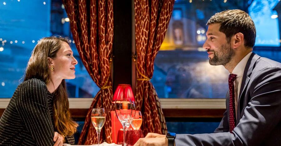Paris: Seine River Cruise with 3-Course Dinner & Live Music - Eiffel Tower at night: window seats and photo timing that actually helps