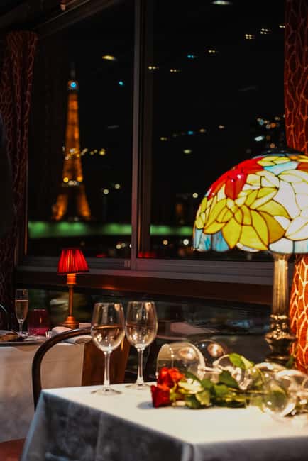 Paris: Seine River Cruise with 3-Course Dinner & Live Music - Live singer pianist: why the music changes the whole experience