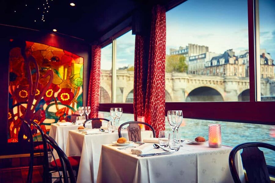 Paris: Seine River Cruise with 3-Course Dinner & Live Music - Louvre to Eiffel: how each stretch of the cruise feels