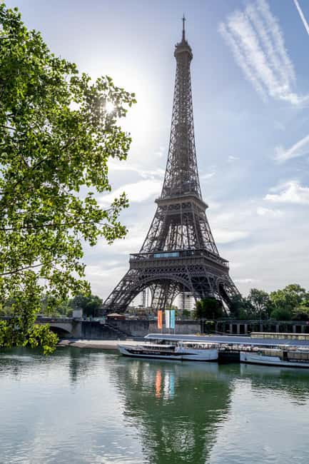 Paris: Seine River Cruise with Champagne from Eiffel Tower - Paris From the Water, With a Champagne Pause