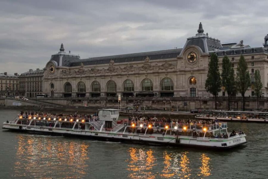 Paris: Seine River Cruise with Meringue or Hot Chocolate - Key points