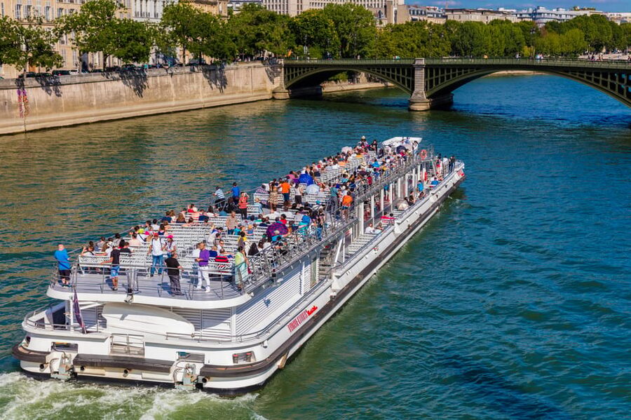 Paris: Seine River Sightseeing Cruise by Bateaux Mouches - On Board: Upper Deck 360° vs Main Deck Comfort