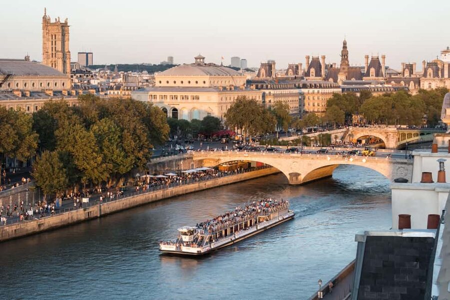 Paris: Seine River Sightseeing Cruise by Bateaux Mouches - Price and Value: Does This $20 Cruise Deliver?