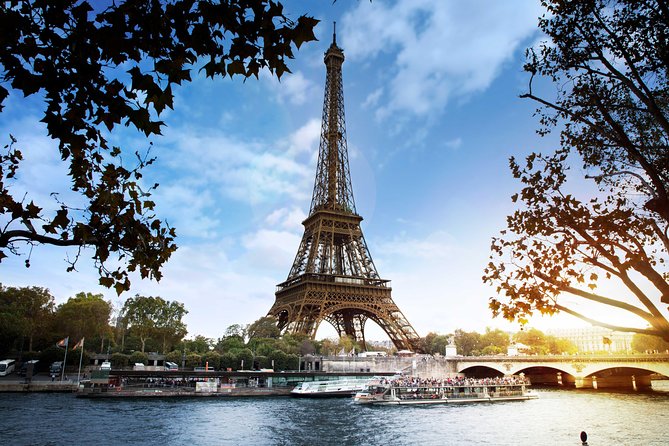 Paris Seine River Sightseeing Cruise with Commentary by Bateaux Parisiens - Port de la Bourdonnais: Getting to Bateaux Parisiens without stress