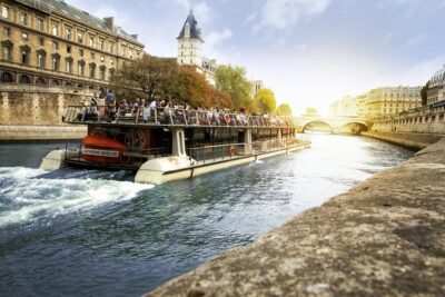 Paris Seine River Sightseeing Cruise with Commentary by Bateaux Parisiens - Price and time flexibility: why this Seine cruise fits tight schedules