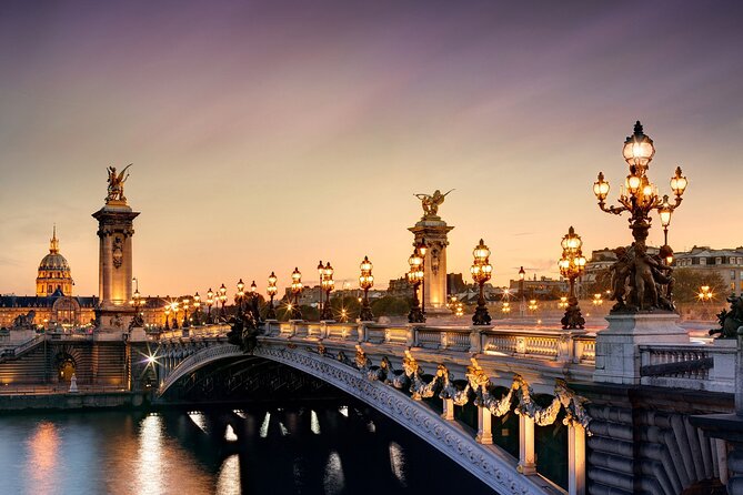 Paris: Seine River Sightseeing Sunset Cruise with Champagne - Île de la Cité and Notre-Dame: Paris Begins Then Opens Up