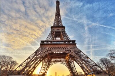 Paris: Seine River Sightseeing Sunset Cruise with Champagne - Île Saint-Louis, Pont des Arts, and Hôtel de Ville: Quiet Charm and City Energy