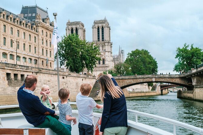 Paris Sightseeing Tour with Seine River Cruise from Disneyland® - The Seine cruise on Vedettes de Paris: a one-hour greatest-hits route