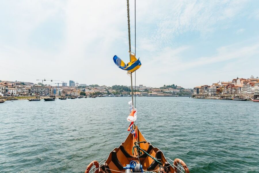 Porto: 6 Bridges Douro River Cruise - Audio Commentary and Guides: Clear Enough to Keep Up