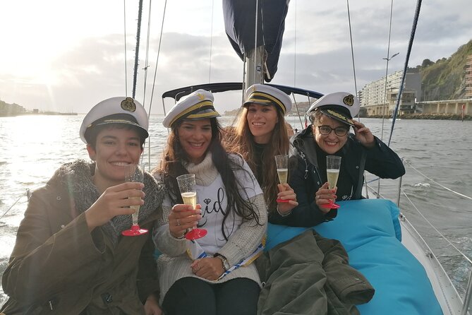 Porto: Cruzeiro privado rio douro até 8 pessoas com wine tasting - Your crew: history, humor, and practical Porto tips