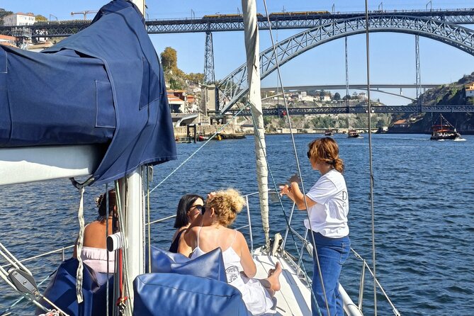 Porto: Cruzeiro privado rio douro até 8 pessoas com wine tasting - Choosing your time: morning calm and sunset glow