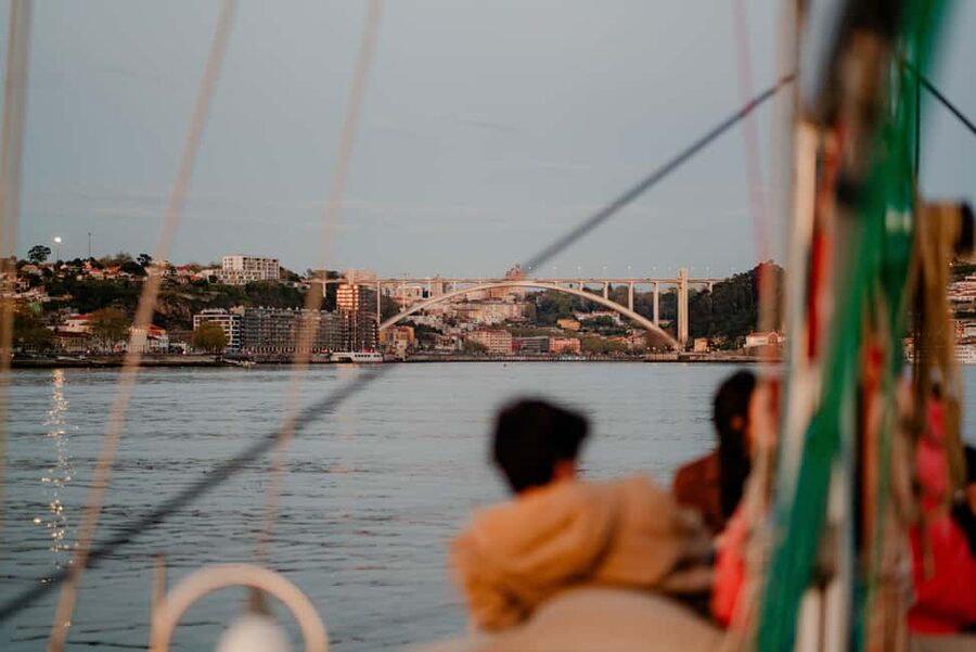 Porto Douro River Cruise: Sunny Day & Peaceful Sunset - Porto and Gaia look different from the Douro