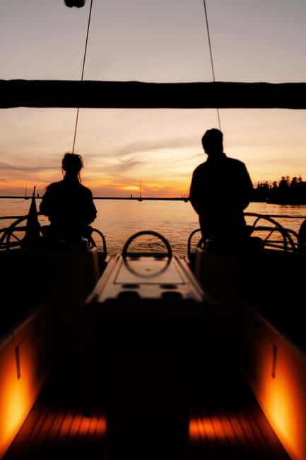 Porto Douro River Cruise: Sunny Day & Peaceful Sunset - Onboard food and drinks: Tawny Port, snacks, and your own picnic